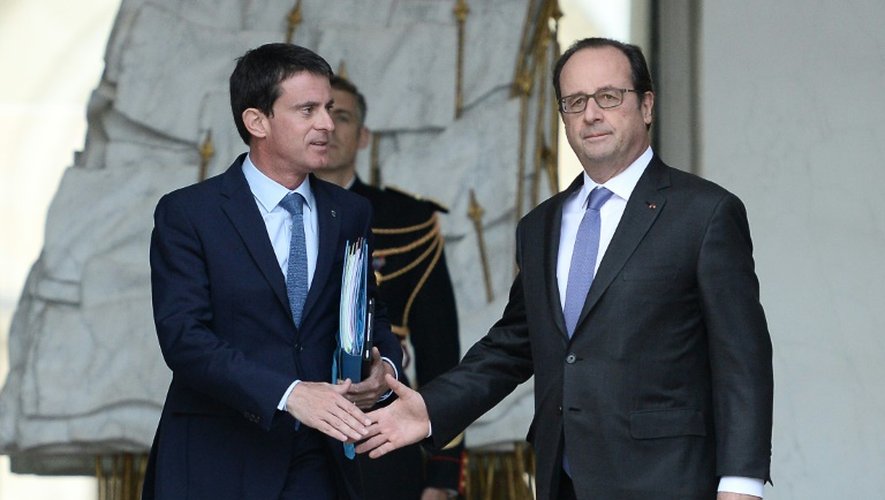 Manuel Valls et François Hollande à l'issue du conseil des ministres le 2 novembre 2016 à l'Elysée à Paris