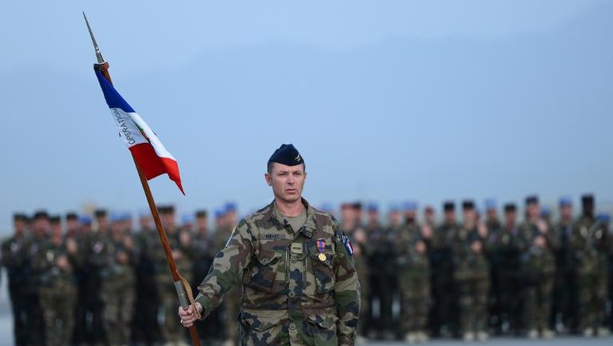 Des soldats français lors d'une cérémonie pour le 14-Juillet à l'aéroport international de Kaboul, en 2013