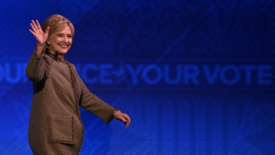 Hillary Clinton à son arrivée au débat entre les candidats à la primaire démocrate le 19 décembre 2015 à Manchester dans le New Hampshire