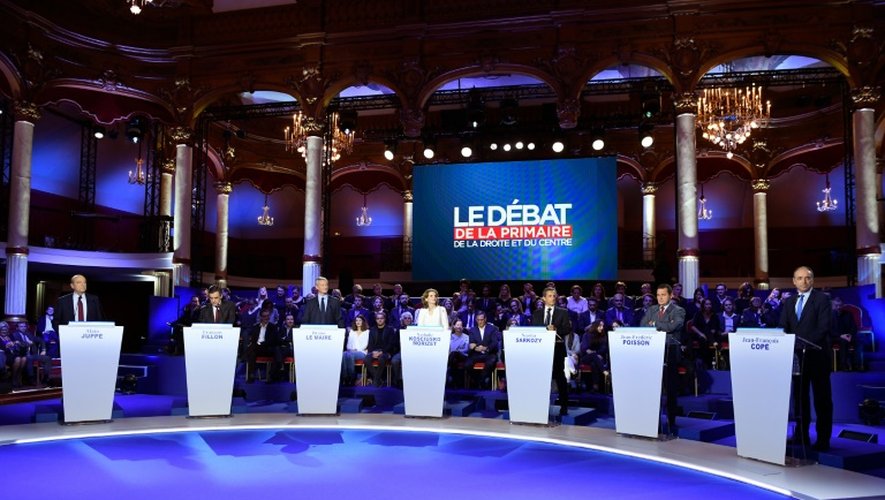 Les sept candidats à la primaire de la droite et du centre, lors du deuxième débat télévisé, salle Wagram à Paris