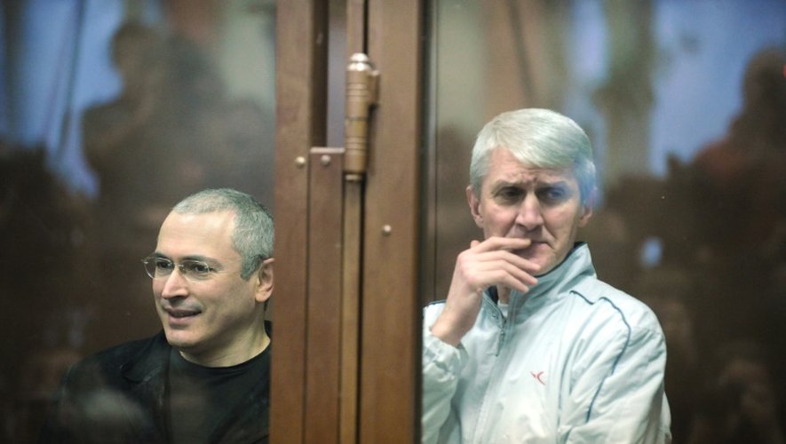 Mikhail Khodorkovsky et  Platon Lebedev lors de leur procès le 27 décembre 2010 à Moscou