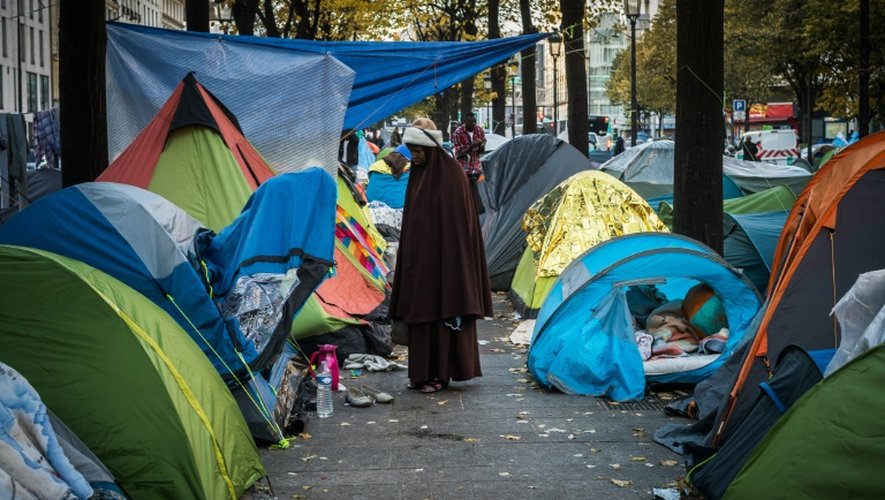 Camp de migrants près de la station de métro Stalingrad, le 3 novembre 2016 à Paris