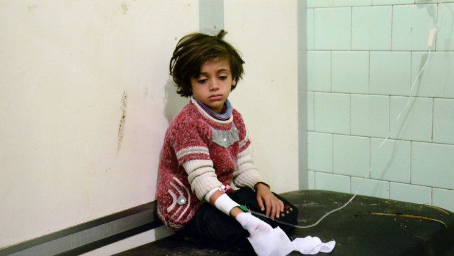 Un enfant soigné dans un hôpital d'Alep dans un district contrôlé par le gouvernement syrien, le 3 novembre 2016
