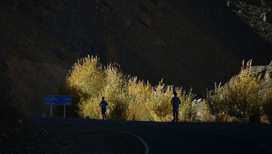 Deux Anglais fous d'Afghanistan organisent pour la deuxième année consécutive cette boucle de 42 km qui part et arrive au pied des anciens bouddhas