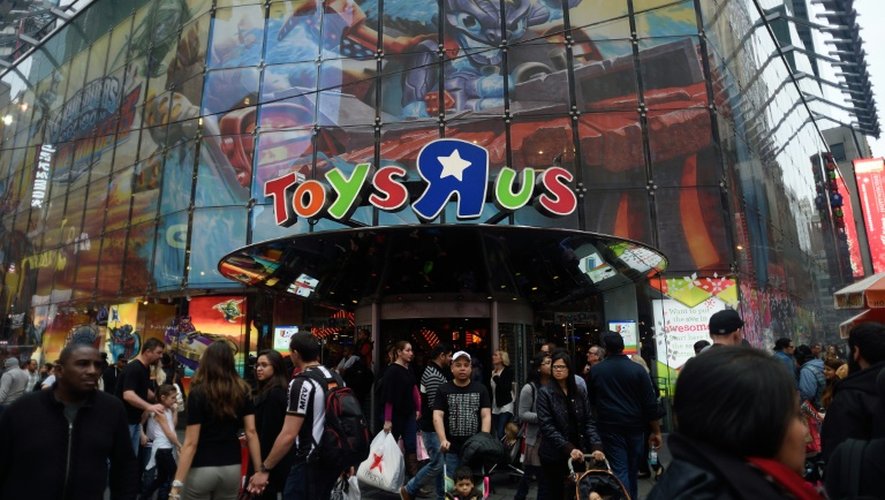 L'entrée du magasin de jouets Toys "R" US à Times Square à New York, le 24 décembre 2015