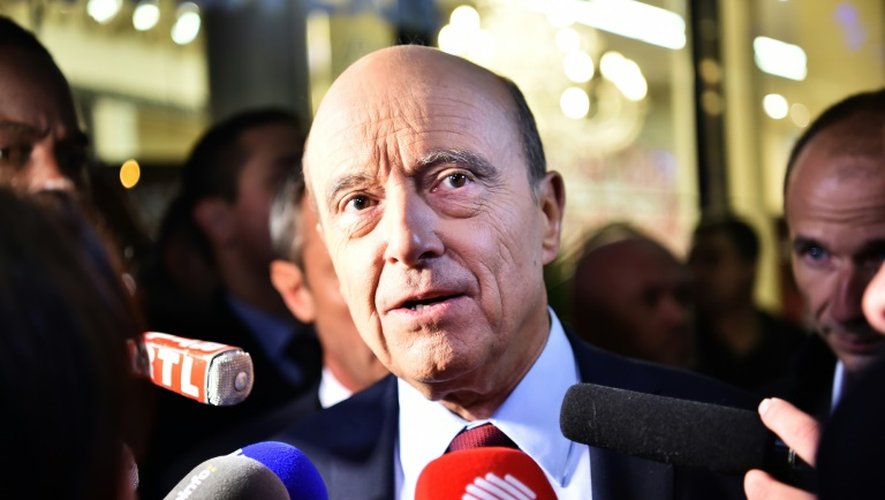 Alain Juppé le 3 novembre 2016 après le débat de la primaire de droite Salle Wagram à Paris