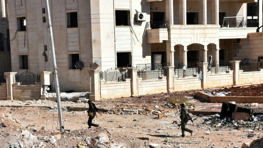 Des soldats syriens pro-gouvernement à Alep, le 4 novembre 2016