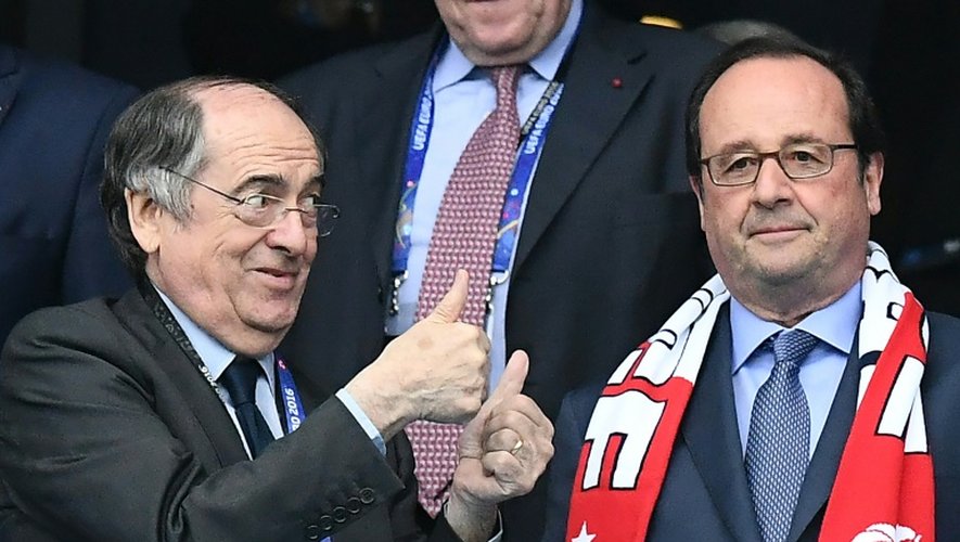 Le président de la FFF Noël Le Graët avec François Hollande, le 3 juillet 2016 lors du quart de finale de l'Euro-2016 entre la France et l'Islande au Stade de France