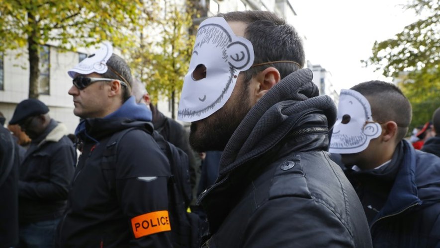 Manifestation de policiers, le 3 novembre 2016 à Paris, devant le siège de l'inspection générale de la police nationale (IGPN)