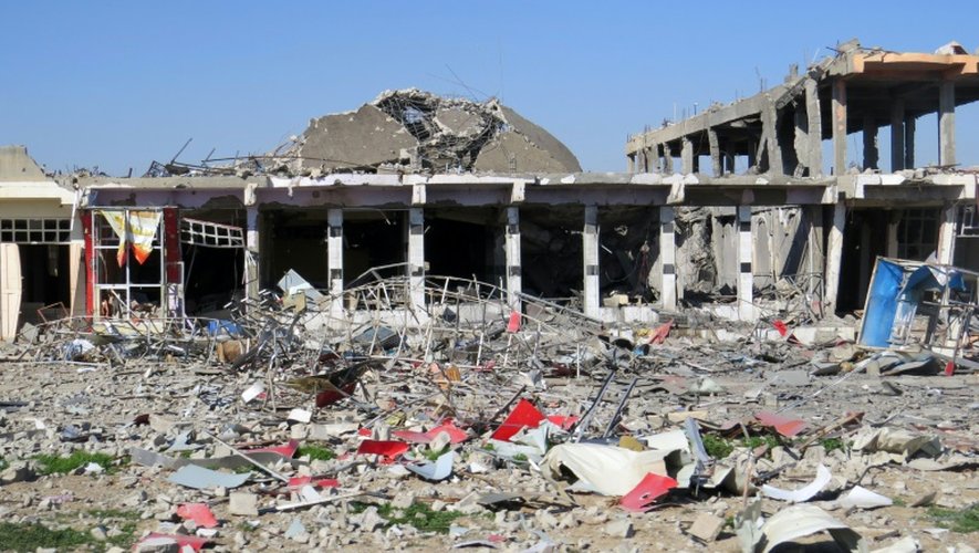 Destruction dans un quartier de Ramadi après des affrontements entre les forces irakiennes et les jihadistes, le 25 décembre 2015