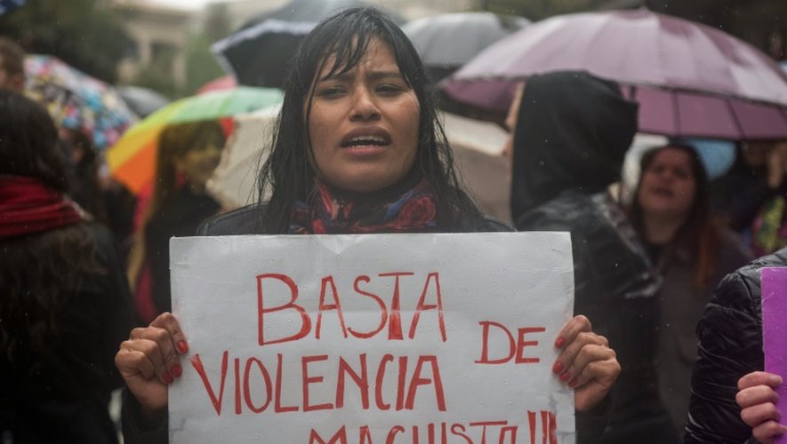 Manifestation contre les violences contre les femmes après le meurtre violent de Lucia Pérez, droguée, violée et torturée, à Buenos Aires le 19 octobre 2016