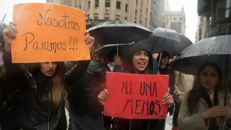 "Ni una menos" (pas une de moins) sur une pancarte lors d'une manifestation contre les violences faites aux femmes, à Buenos Aires le 19 octobre 2016