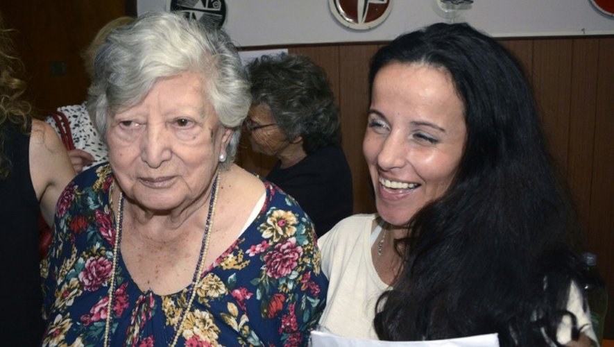 La femme initialement identifiée comme étant Clara Anahi Teruggi (d), et María (Chicha) Mariani, à Buenos Aires le 24 décembre 2015