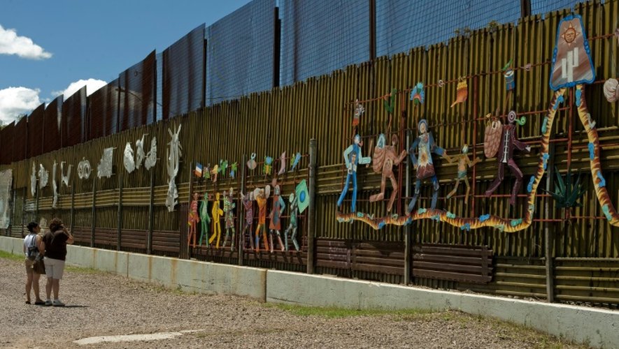 La barrière érigée à la frontière séparant les Etats-Unis du Mexique à Nogales le 30 juillet 2010