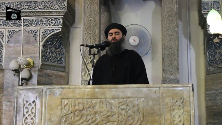 Capture d'écran d'une vidéo de propagande, diffusée le 5 juillet 2014 par al-Furqan, montrant le chef de l'organisation Etat islamique, Abou Bakr al-Baghdadi, à Mossoul