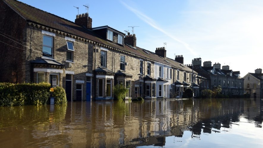 Huntington road inondée, à York, dans le nord de l'Angleterre, le 27 décembre 2015