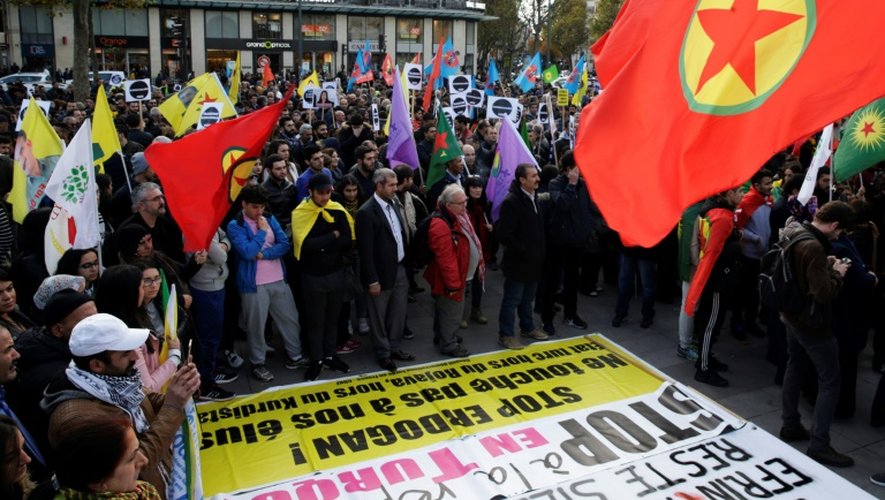 Manifestation Place de la République à Paris le 5 novembre 2016 pour dénoncer l'arrestation de responsables prokurdes en Turquie