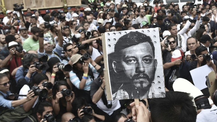 Manifestation de reporters photographes le 2 août 2015 à Mexico après l'assassinat de leur collègue Ruben Espinosa