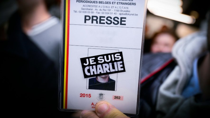 Une carte de presse avec la mention "Je suis Charlie" le 8 janvier 2015 à Bruxelles