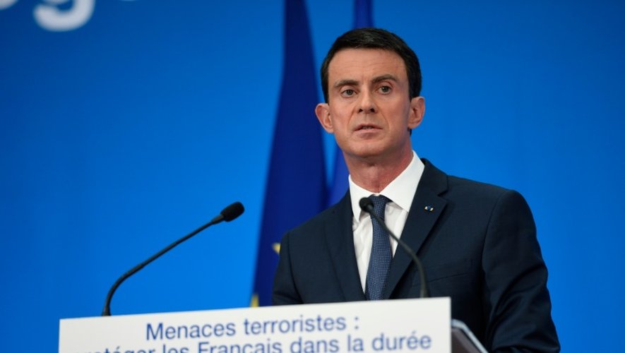 Manuel Valls lors d'une conférence de presse le 23 décembre 2015 à l'Elysée à Paris