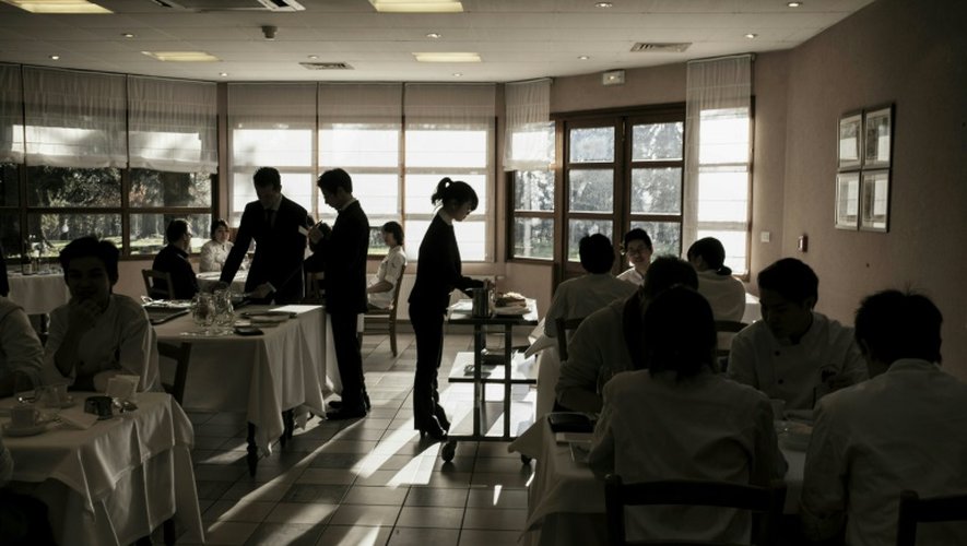 Des étudiants japonais à l'école de cuisine Tsuji à Liergues, dans le Rhône, le 3 décembre 2015