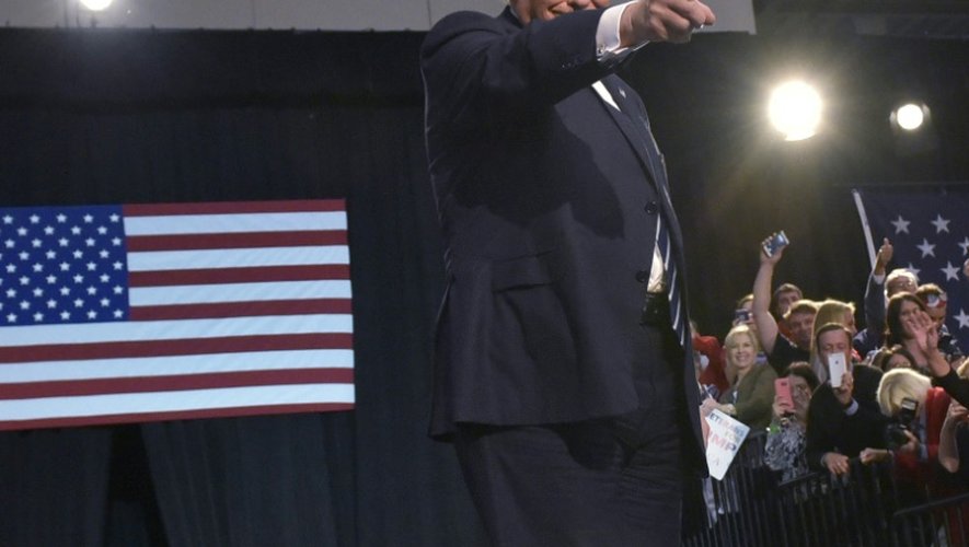 Donald Trump arrive sur scène  pour son dernier meeting de campagne à Grand Rapids (Michigan), le 7 novembre 2016.