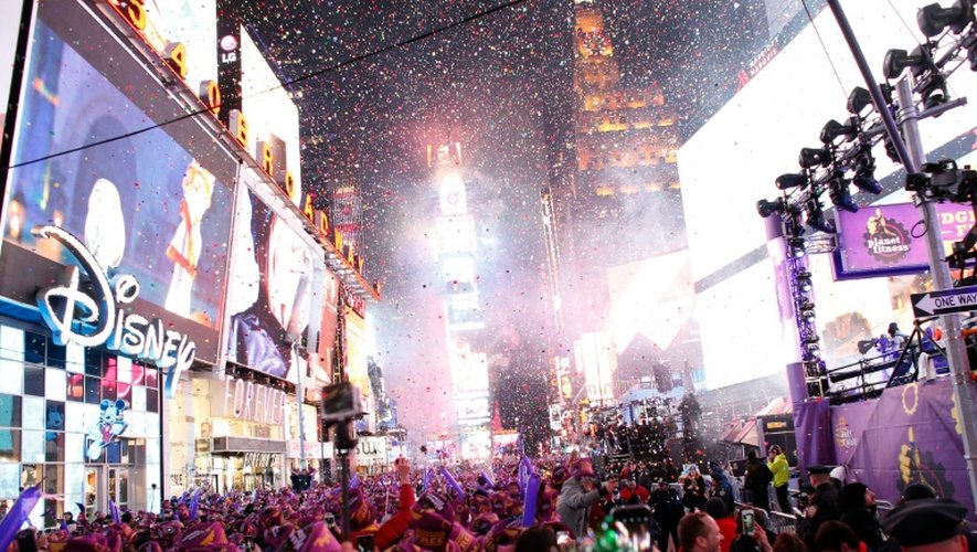 Le passage à la nouvelle année célébré le 1er janvier 2016 sur Times Square à New York