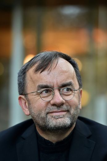 Le Père Patrick Desbois, fondateur de l'organisation Yahad-In Unum et directeur du comité épiscopal pour les relations avec le judaïsme, à Paris le 12 octobre 2016