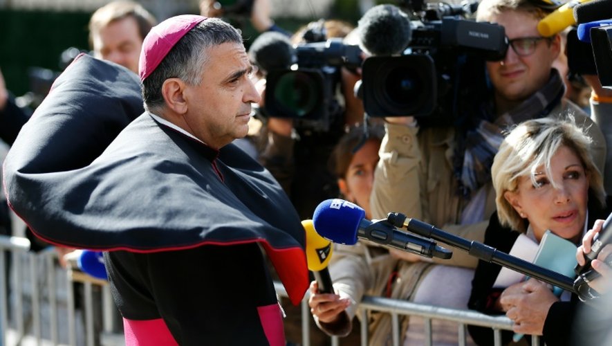 L'archevêque de Rouen Dominique Lebrun répond aux journalistes le 2 octobre 2016 avant une cérémonie pour la réouverture de l'église Saint-Etienne-du-Rouvray où le Père Jacques Hamel a été assassiné par un jihadiste en juillet