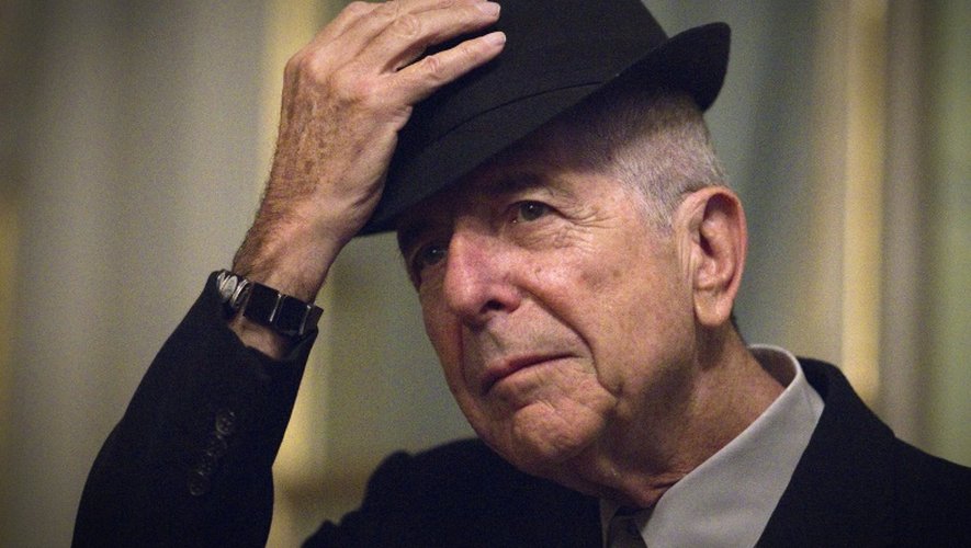Le chanteur et poète Leonard Cohen pose le 16 janvier 2012 à Paris