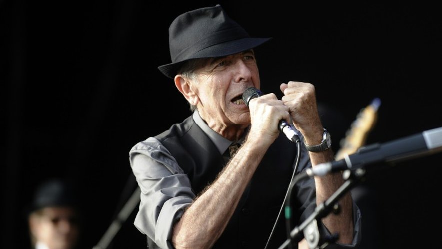 Le chanteur et poète Leonard Cohen chante le 20 juillet 2008 au Festival de Benicassim (Espagne)