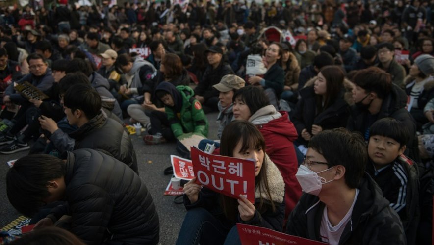 Des dizaines de milliers de Sud-coréens manifestent le 12 novembre 2016 à Seoul pour réclamer la démission de la présidente Park Geun-Hye