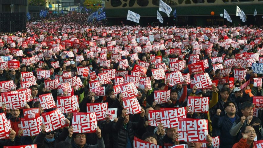 Des dizaines de milliers de Sud-coréens  manifestent le 12 novembre 2016 à Seoul