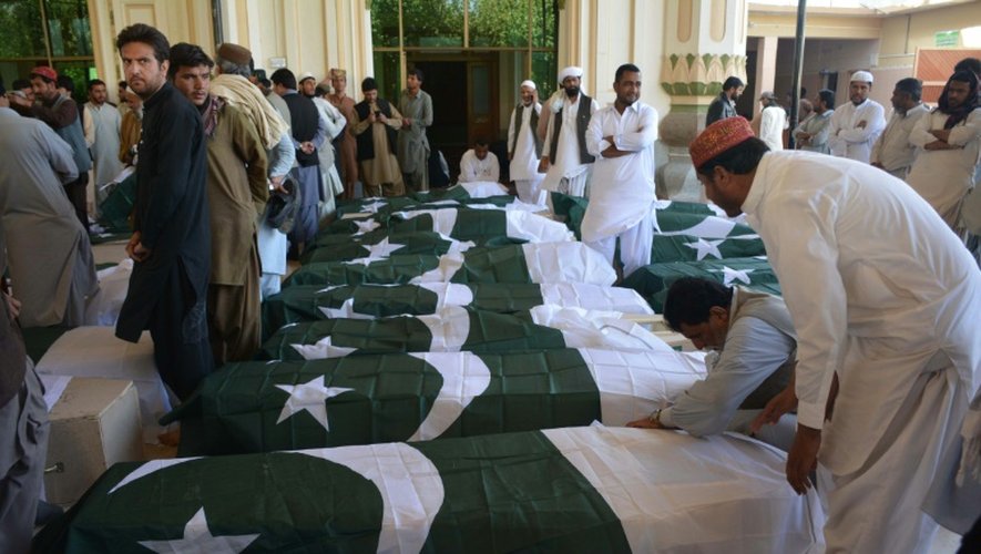 Les cercueils des victimes de l'attaque contre l'académie de police de Quetta, le 25 octobre 2016 au Pakistan