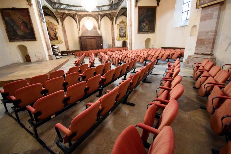 Conseil départemental et Bâtiments de France, au chevet de la Chapelle royale ; ils vont travailler de concert pour redonner au lieu son lustre en toute sécurité.