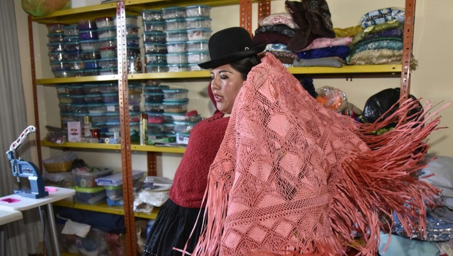 La créatrice bolivienne Eliana Paco rêve de faire exporter des jupes bouffantes d'indigènes à Madrid, Paris et dans le reste du monde, à La Paz, le 5 octobre 2016
