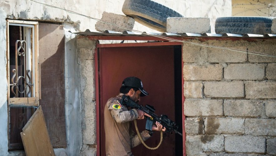 Un soldat des forces spéciales irakiennes dans le quartier de Karkoukli le 14 novembre 2016 à Mossoul