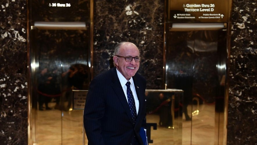 L'ancien maire de New York Rudy Giuliani quitte la Trump Tower après une rencontre avec Donald Trump, le 16 novembre 2016 à New York