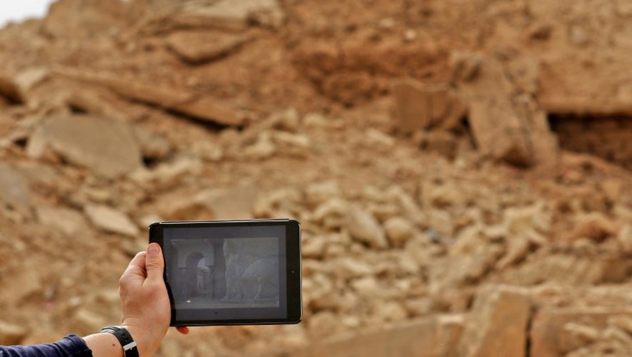 Une tablette montre  une ruine de Nimrod à l'endroit où le 15 novembre, il ne reste que des décombres