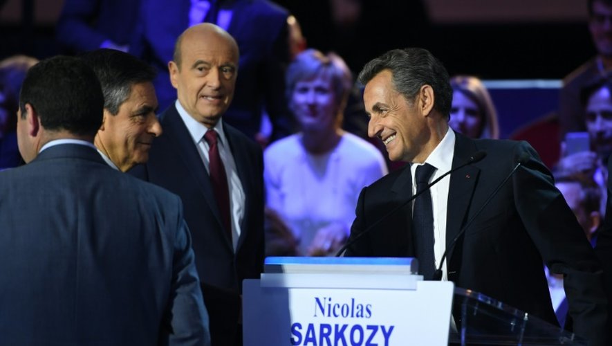 François Fillon, Alain Juppé et Nicolas Sarkozy lors du second télévisé de la campagne de la primaire de la droite et du centre, le 4 novembre 2016 à Paris