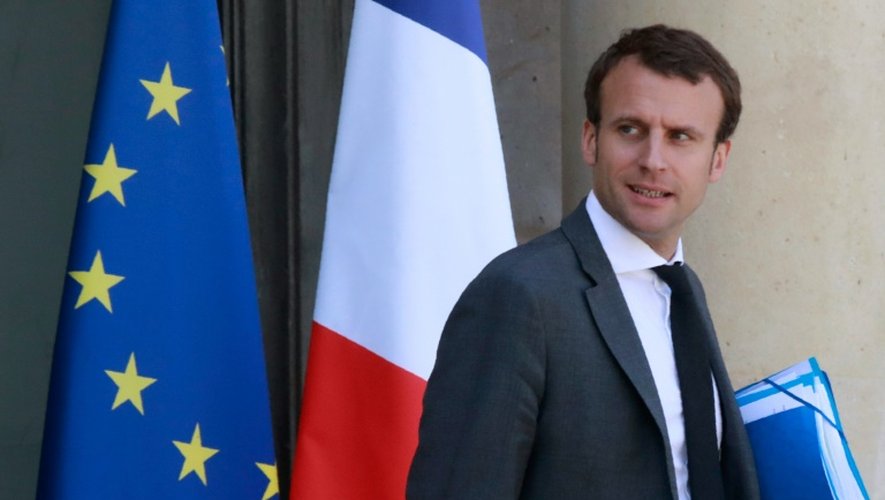 Emmanuel Macron à la sortie de l'Elysée le  23 juillet 201 à Paris