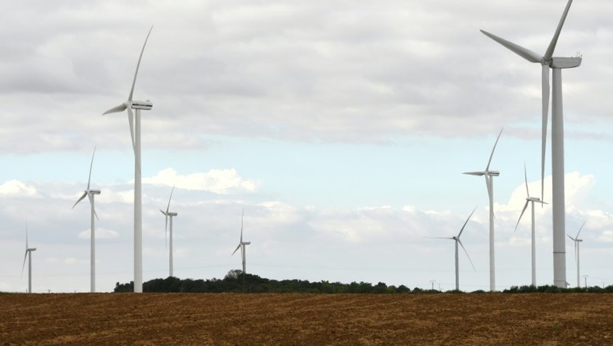 Un parc d'éoliennes, le 18 août 2016 à Guillonville, dans le centre de la France