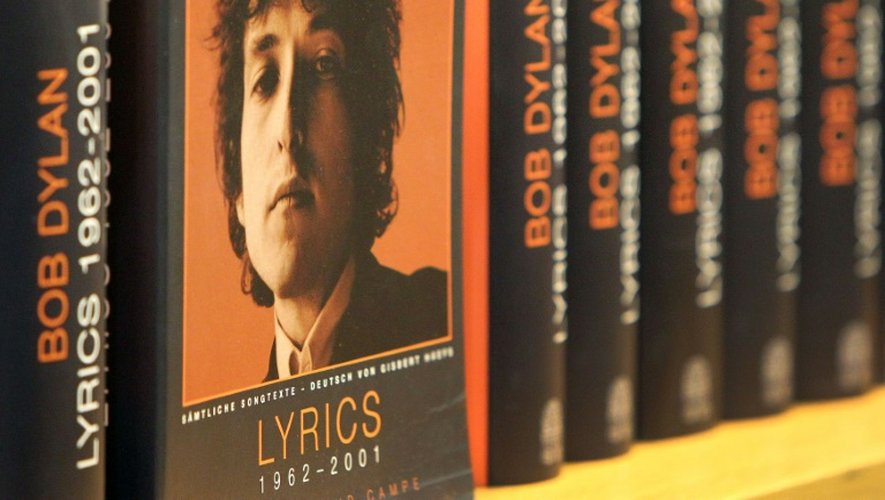 Des livres du prix Nobel de la paix Bob Dylan lors de la foire du livre de Francfort, en Allemagne, le 19 octobre 2016