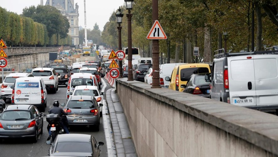 Embouteillages sur le Quai des Tuileries à Paris le 13 octobre 2016