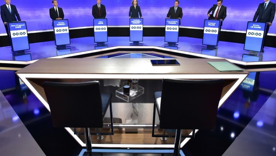 Les sept candidats à la primaire de la droite et du centre sur le plateau de France 2 avant le 3ème débat, le 17 novembre 2016
