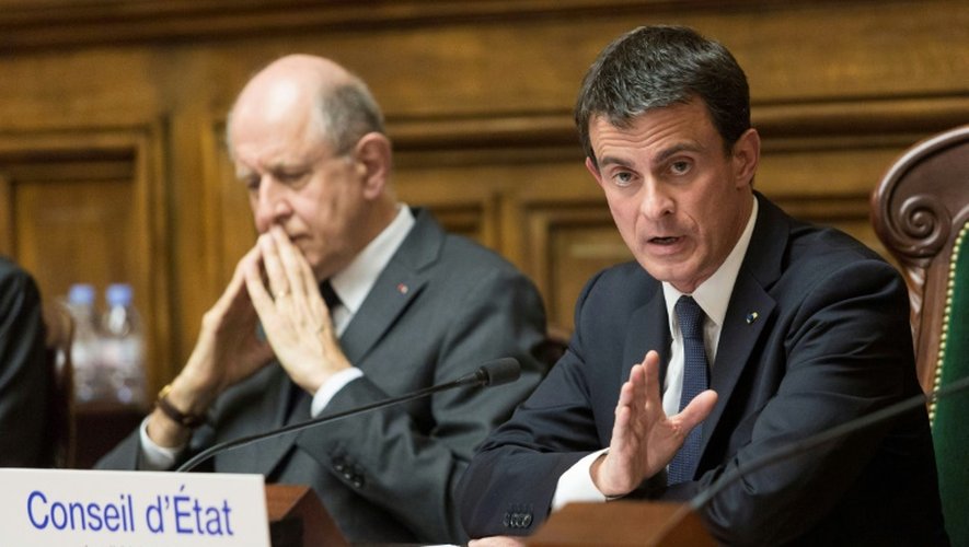 Manuel Valls au coté de Jean-Marc Sauvé au siège du Conseil d'Etat, à Paris, le 6 juin 2016