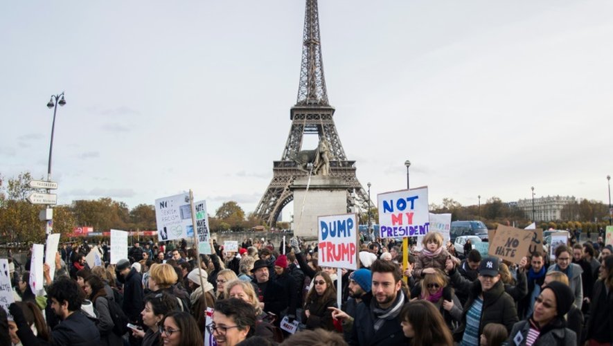 Manifestation pour protester contre l'élection du républicain Donald Trump aux Etats-Unis, le 19 novembre 2016 à Paris