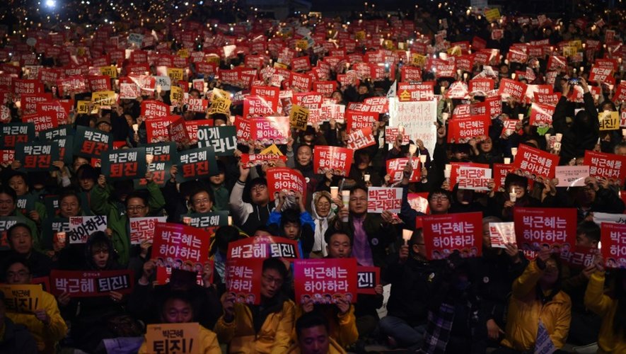 Manifestation pour la démission de la présidente Park Geun-Hye soupçonnée de collusion dans un scandale de corruption, le 19 novembre 2016 à Séoul, en Corée du Sud