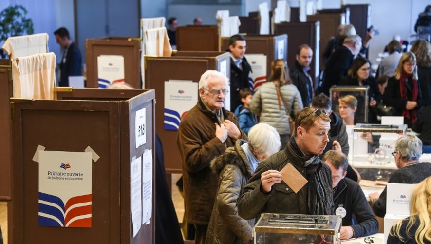 Afluence dans un bureau de vote lors du premier tour de la primaire de la droite et du centre le 20 novembre 2016 à Mulhouse