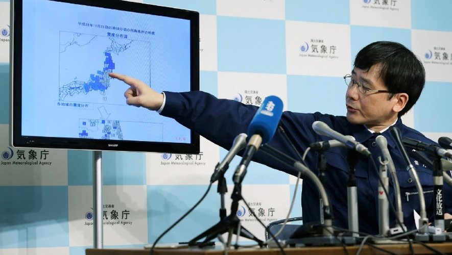Un responsable de l'agence météorologique officielle du Japon a donné une conférence de presse à Tokyo après le tremblement de terre de magnitude 7,4, le 21 novembre 2016